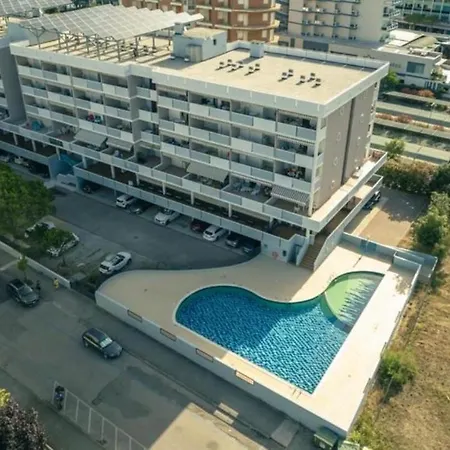 Lejlighed Cozy Two-bedroom In A Seafront Building *