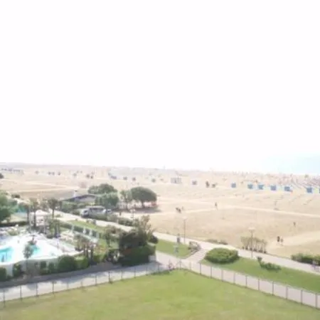 Apartment Cozy Two-bedroom In A Seafront Building Bibione