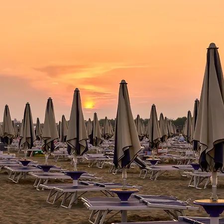 Cozy Two-bedroom In A Seafront Building Bibione