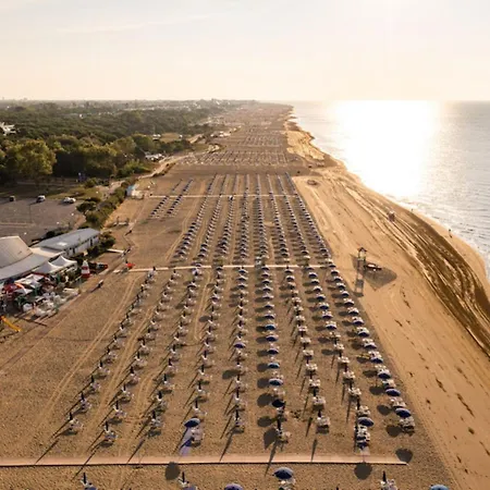 דירה Cozy Two-bedroom In A Seafront Building