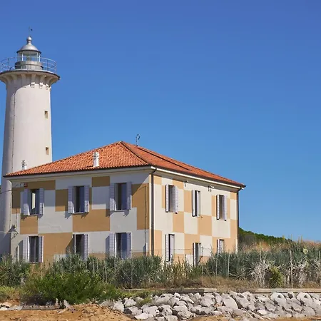 Cozy Two-bedroom In A Seafront Building Lejlighed *