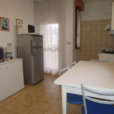 Cozy Two-bedroom In A Seafront Building Lejlighed