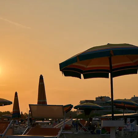 Cozy Two-bedroom In A Seafront Building * Bibione