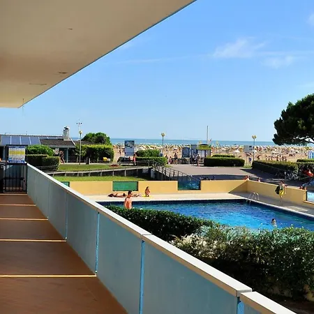 Cozy Two-bedroom In A Seafront Building Bibione