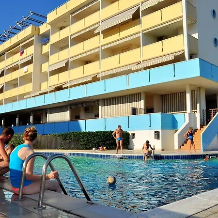 Cozy Two-bedroom In A Seafront Building Апартаменти *