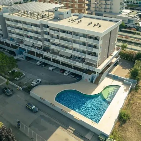 Cozy Two-bedroom In A Seafront Building