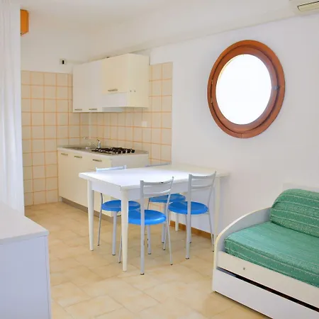 Cozy Two-bedroom In A Seafront Building Bibione