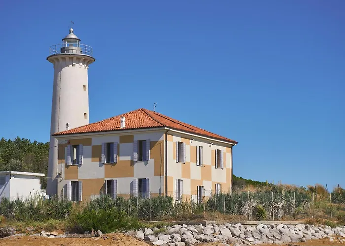 Cozy Two-bedroom In A Seafront Building Διαμέρισμα *