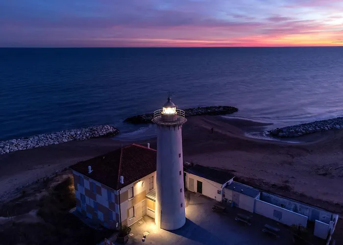 Cozy Two-bedroom In A Seafront Building
