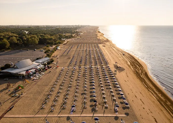 Cozy Two-bedroom In A Seafront Building Μπιμπιόνε
