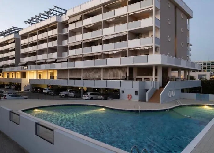 Cozy Two-bedroom In A Seafront Building Μπιμπιόνε