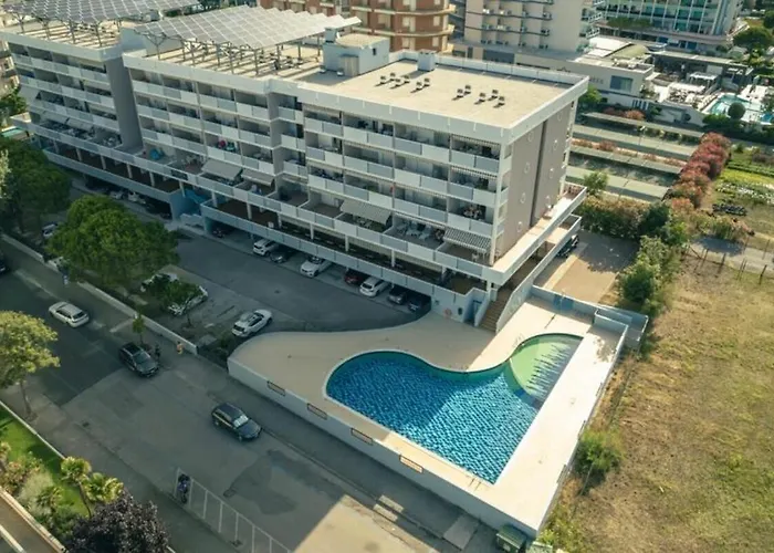 Cozy Two-bedroom In A Seafront Building Διαμέρισμα