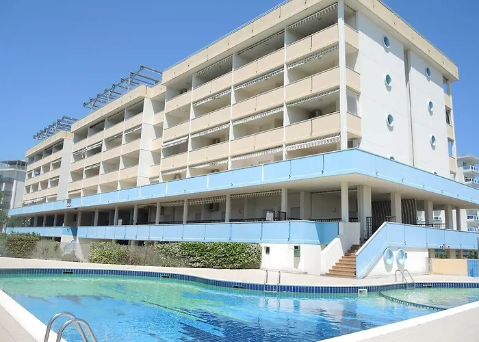 Cozy Two-bedroom In A Seafront Building Διαμέρισμα *