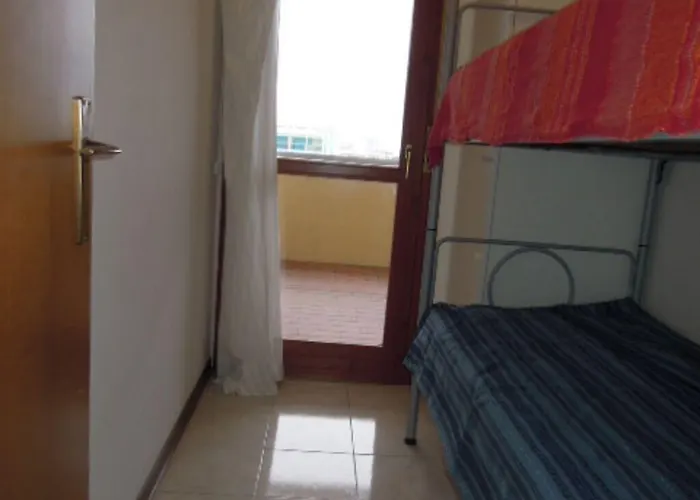 Cozy Two-bedroom In A Seafront Building Διαμέρισμα Μπιμπιόνε