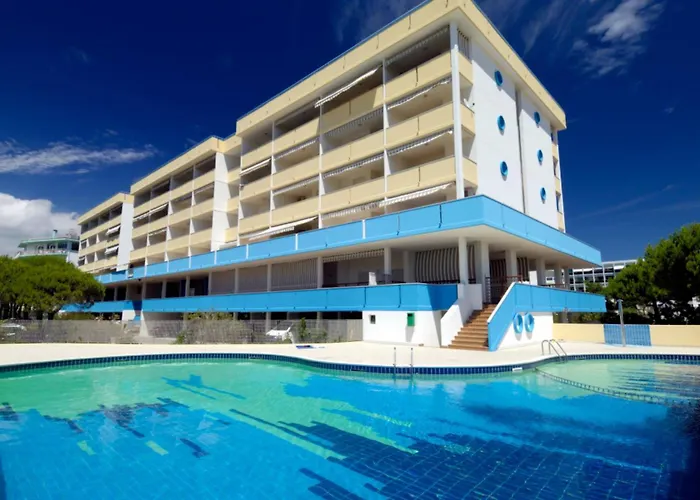 Διαμέρισμα Cozy Two-bedroom In A Seafront Building Μπιμπιόνε