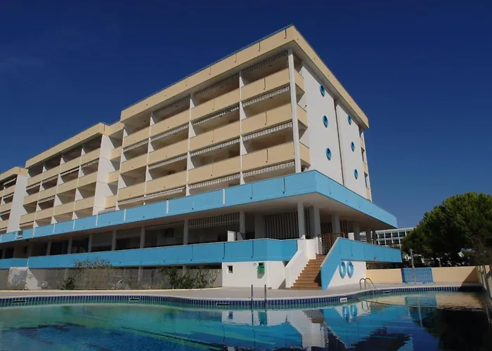 Cozy Two-bedroom In A Seafront Building *